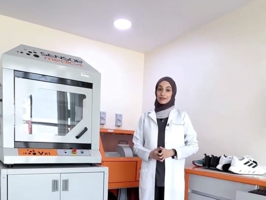 Pt Batool Al Ansari with The advanced 3D foot scanning device for custom foot Insole
